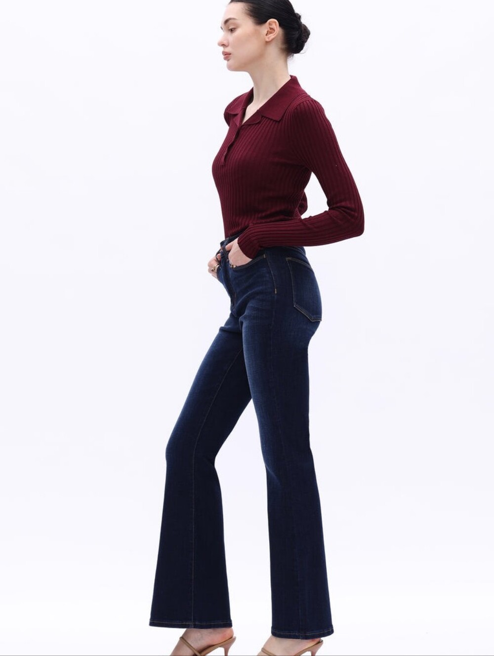 Women's Dark Blue Flare Jeans - Classic High-Rise